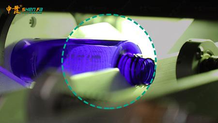 Uma máquina de impressão automática completa da tela de seda do servo da cor para garrafas ovais redondas de Squair